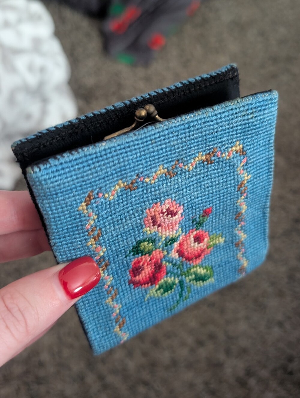 Vintage Embroidered Floral Coin Purse Wallet